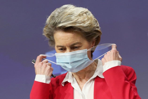 H πρόεδρος της Κομισιόν έχει το επιπλέον «πρόβλημα» ότι συμβαίνει να προέρχεται από την Γερμανία και τώρα βρίσκει απέναντί της το Βερολίνο. (Photo by François WALSCHAERTS / POOL / AFP) (Photo by FRANCOIS WALSCHAERTS/POOL/AFP via Getty Images)