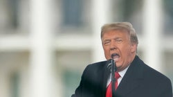 議長が「黒いドレス」で伝えたこと。トランプ氏に2度の弾劾訴追、「同じ服」で現れた