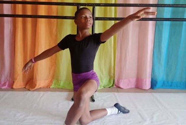 雨の中 裸足でバレエを踊ったナイジェリアの少年 12歳の彼が コロナ禍に見出す希望とは ハフポスト