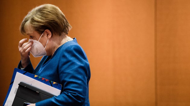 Merkel Servono Restrizioni Per Altre 8 10 Settimane Per Fermare La Variante Inglese L Huffpost