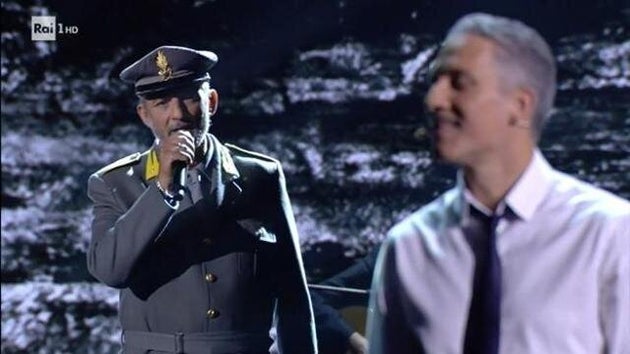 Beppe E Rosario Fiorello Nostro Padre Mori In Macchina Da Solo Ma Col Sorriso L Huffpost