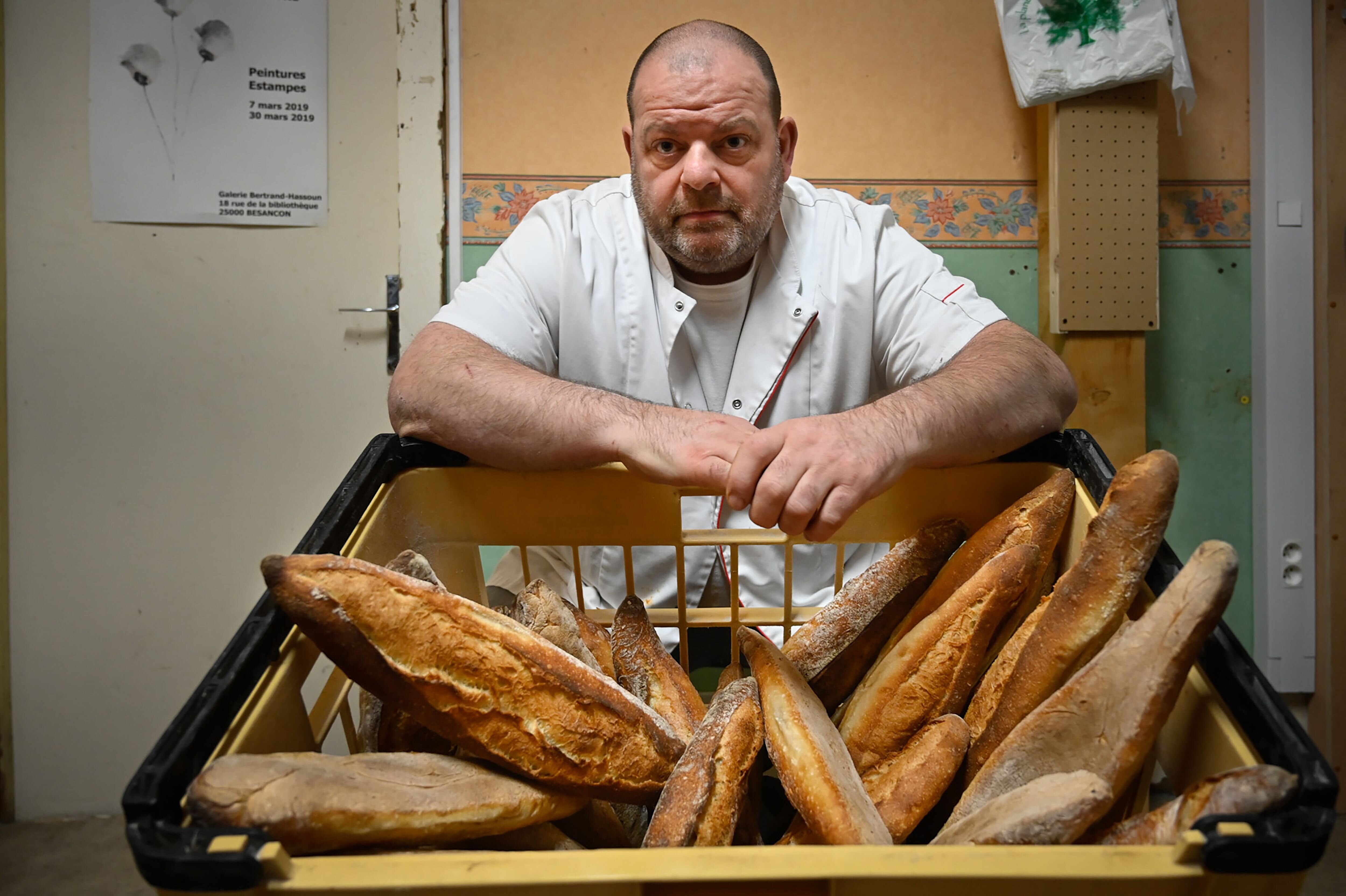 Stéphane Ravacley, le boulanger en grève de la faim pour son apprenti guinéen, conduit aux urgences