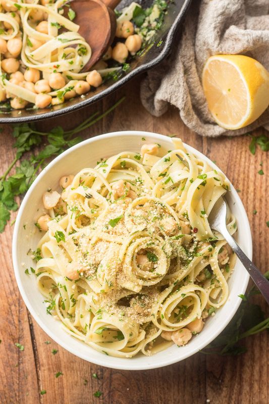 Garlic Butter and Herb Pasta with Chickpeas from Connoisseurus Veg