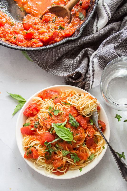 Pasta Pomodoro from&nbsp;Connoisseurus Veg