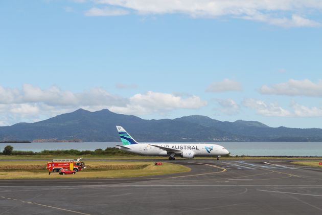 Une photo prise à l'aéroport de Dzaoudzi-Pamandzi à Mayotte, en juin 2016.