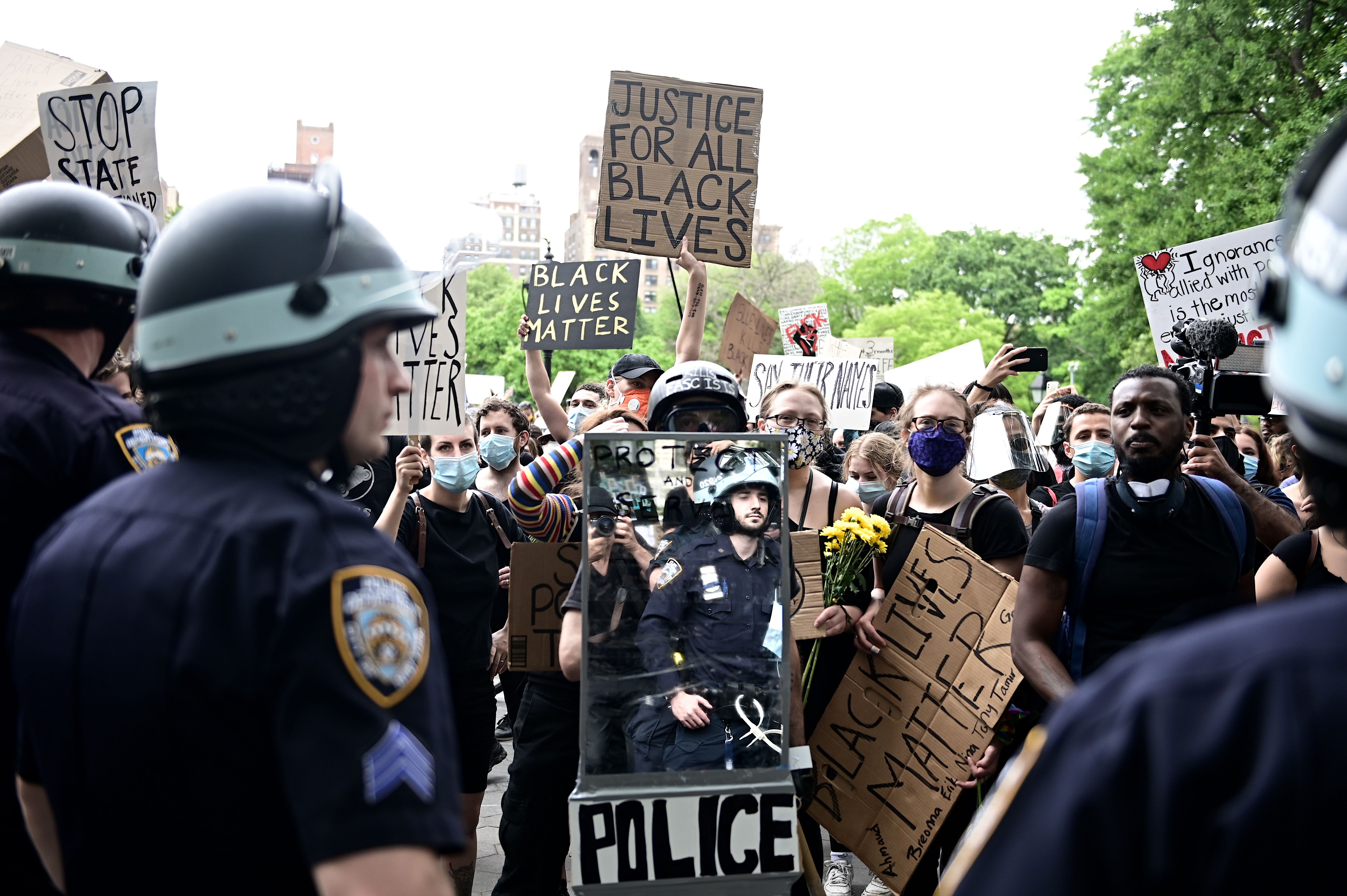 La procureure de New York attaque la police de la ville pour répression violente de manifs