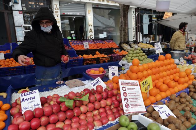 Σε τραγική κατάσταση οι Τούρκοι, «στοκάρουν» ρύζι και μακαρόνια λόγω