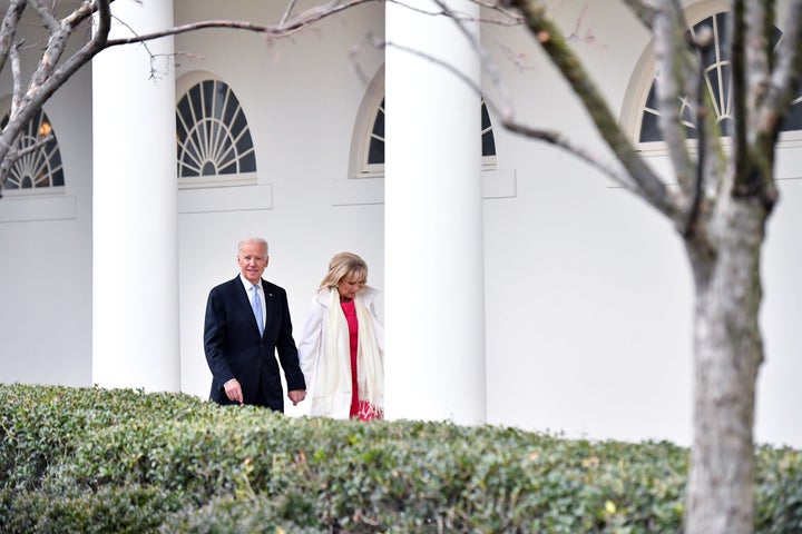 Joe y Jill Biden en la Casa Blanca el 20 de enero de 2017, cuando Trump tomó posesión.