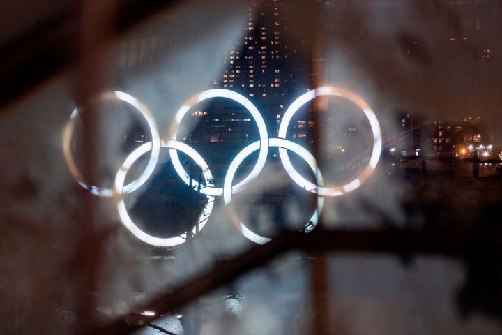 東京・お台場に設置されたオリンピックのモニュメント（2021年1月15日撮影）