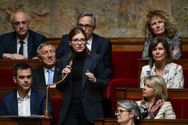 La députée LREM Aurore Bergé a déposé un amendement pour interdire le port du voile aux mineurs. L'exécutif s'y oppose. 
