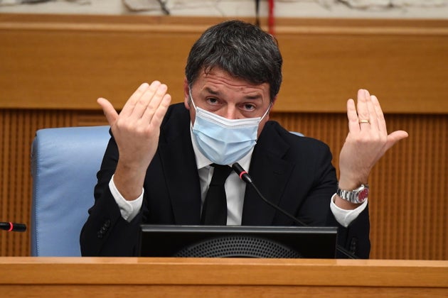 Renzi: "Imbarazzante il tentativo di buttare questa crisi su di me" Renzi: "Imbarazzante il tentativo di buttare questa crisi su di me"