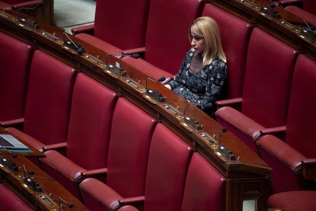 Lo strappo di Rostan (Italia Viva): "Voto la fiducia a Conte. Crisi al buio è un errore" Lo strappo di Rostan (Italia Viva): "Voto la fiducia a Conte. Crisi al buio è un errore"