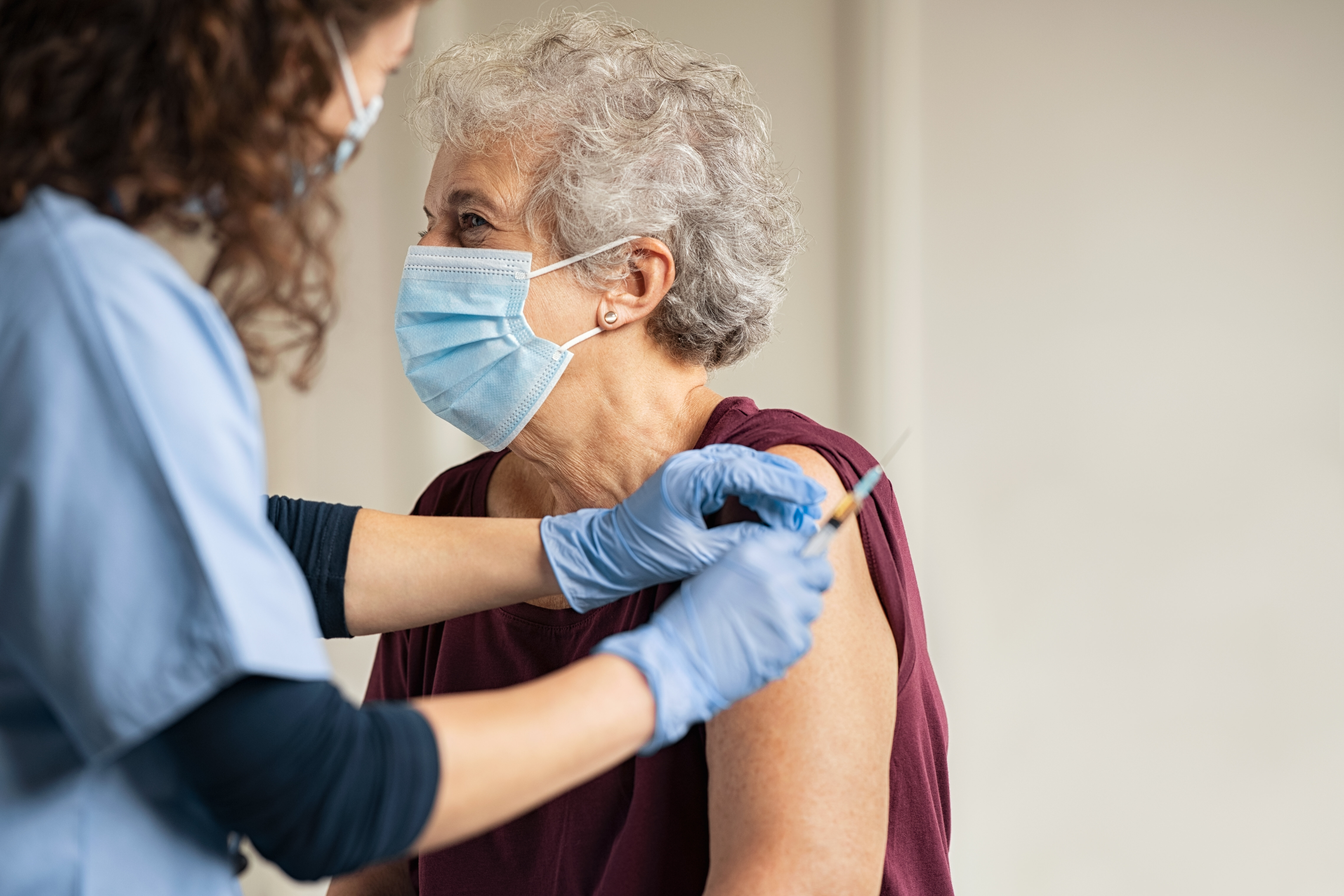 Le vaccin anti Covid-19 ouvert aux plus de 75 ans et personnes à "haut risque"