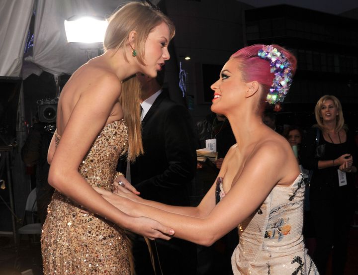 (L-R) Taylor Swift and Katy Perry.