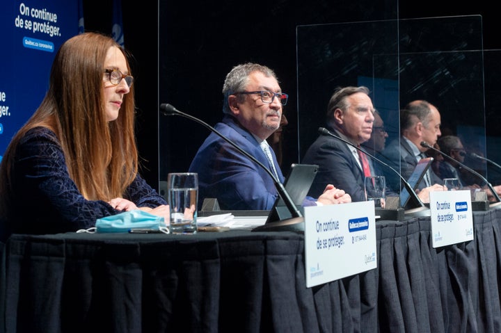 Lucie Opatrny, sous-ministre adjointe à la Santé, Horacio Arruda, directeur national de Santé publique, François Legault, premier ministre et Christian Dubé, ministre de la Santé et des Services sociaux