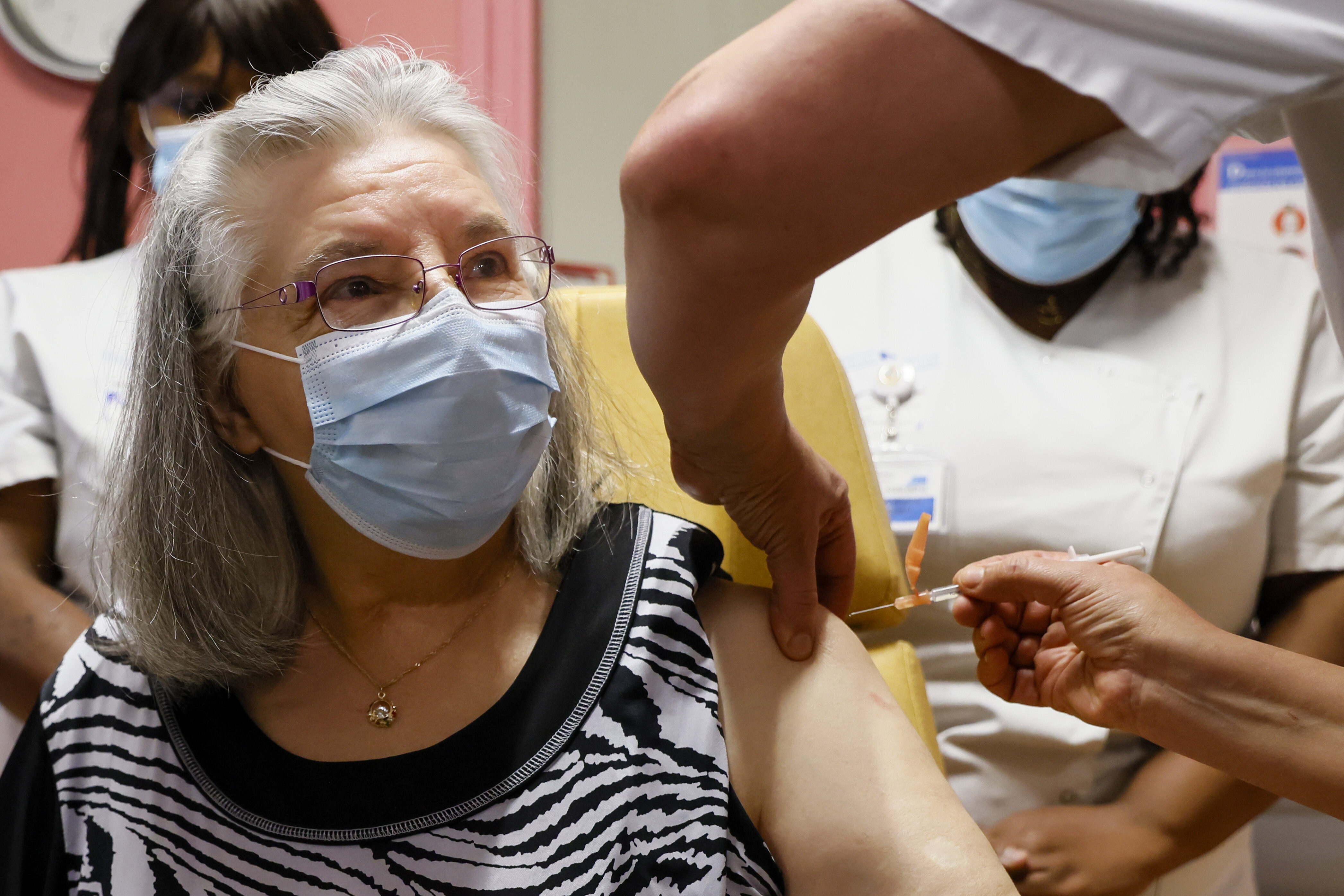 Mauricette, première Française vaccinée contre le Covid-19, a reçu sa deuxième dose