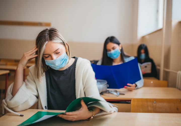 C'est environ 4,7 millions de masques qui seront fournis chaque semaine dans les écoles au Québec. (photo d'archives)