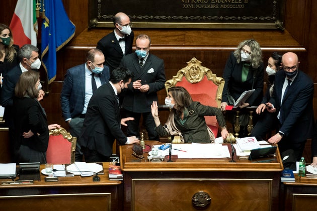 Un inutile tafferuglio in maniche di camicia Un inutile tafferuglio in maniche di camicia