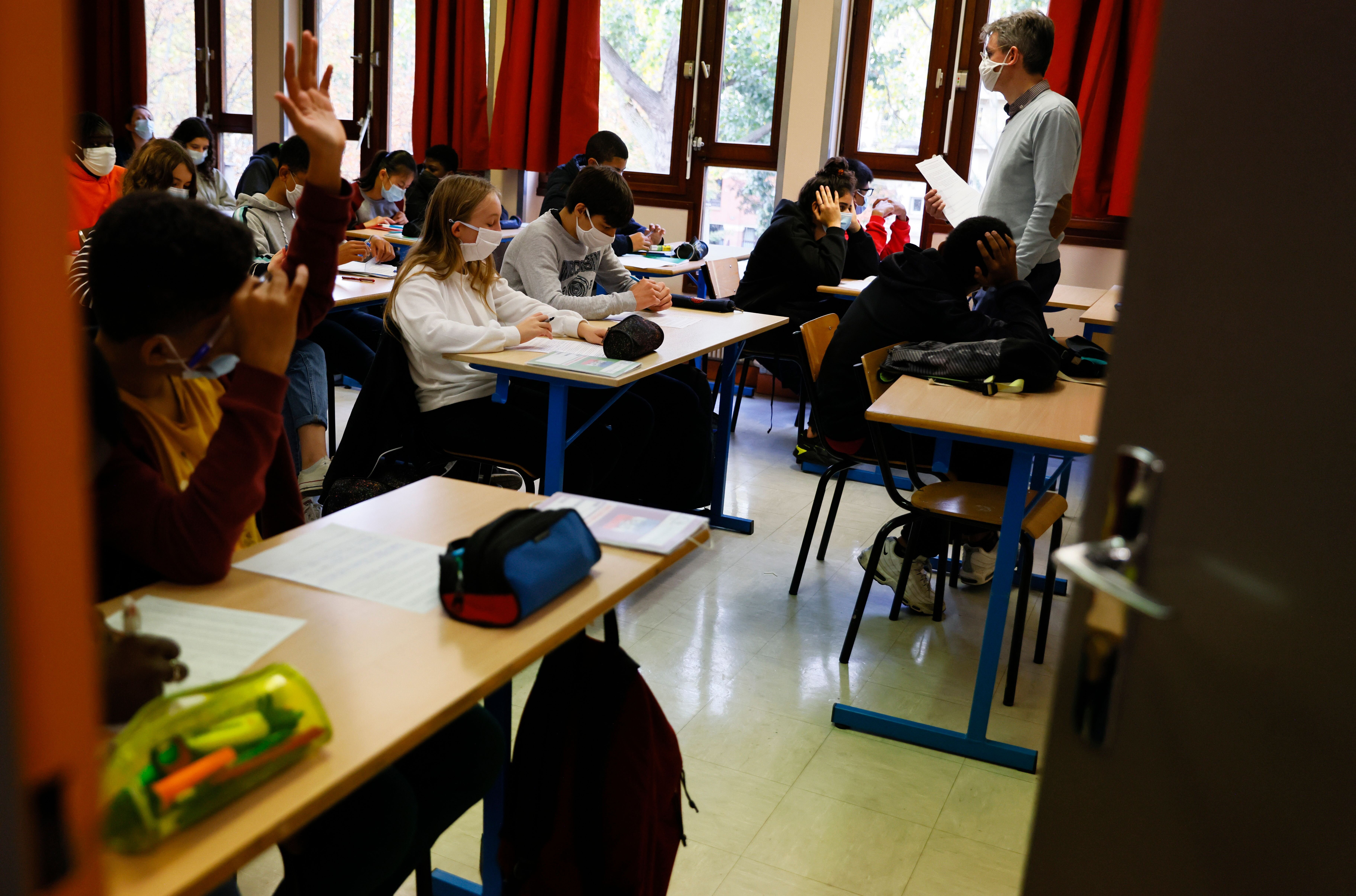 Le gouvernement doit s'engager par une loi à mieux rémunérer les agents de l'Éducation nationale