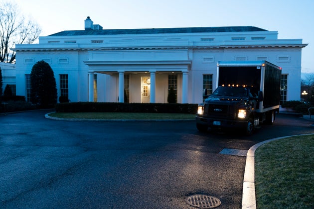 Η μεταφορική έξω από τον Λευκό Οίκο.   