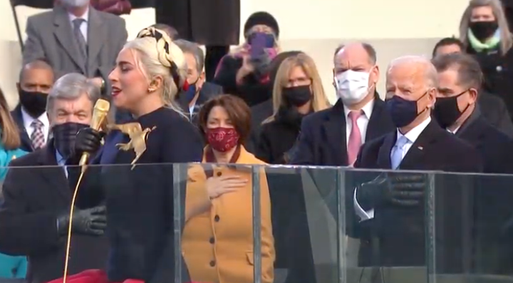 Lady Gaga canta el himno nacional