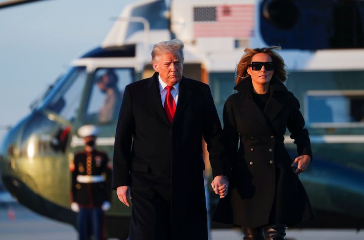 Donald Trump et sa compagne Melania Trump arrivant à à la base Andrews dans le Maryland, le mercredi 20 janvier.