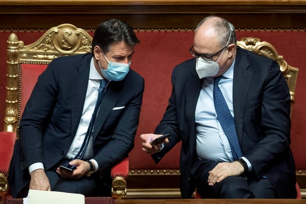 Nuovi aiuti per 37 miliardi (con stretta sui ristori). La cassa Covid sale a 34 settimane Nuovi aiuti per 37 miliardi (con stretta sui ristori). La cassa Covid sale a 34 settimane