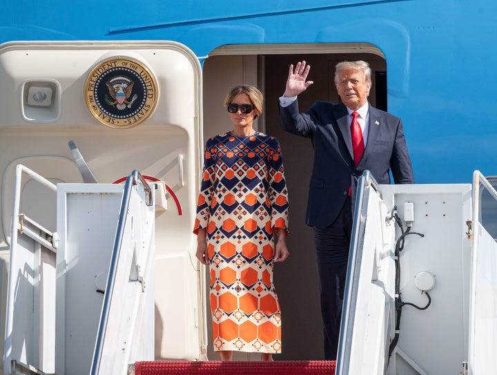 Melania y Donald Trump a su llegada a Florida.