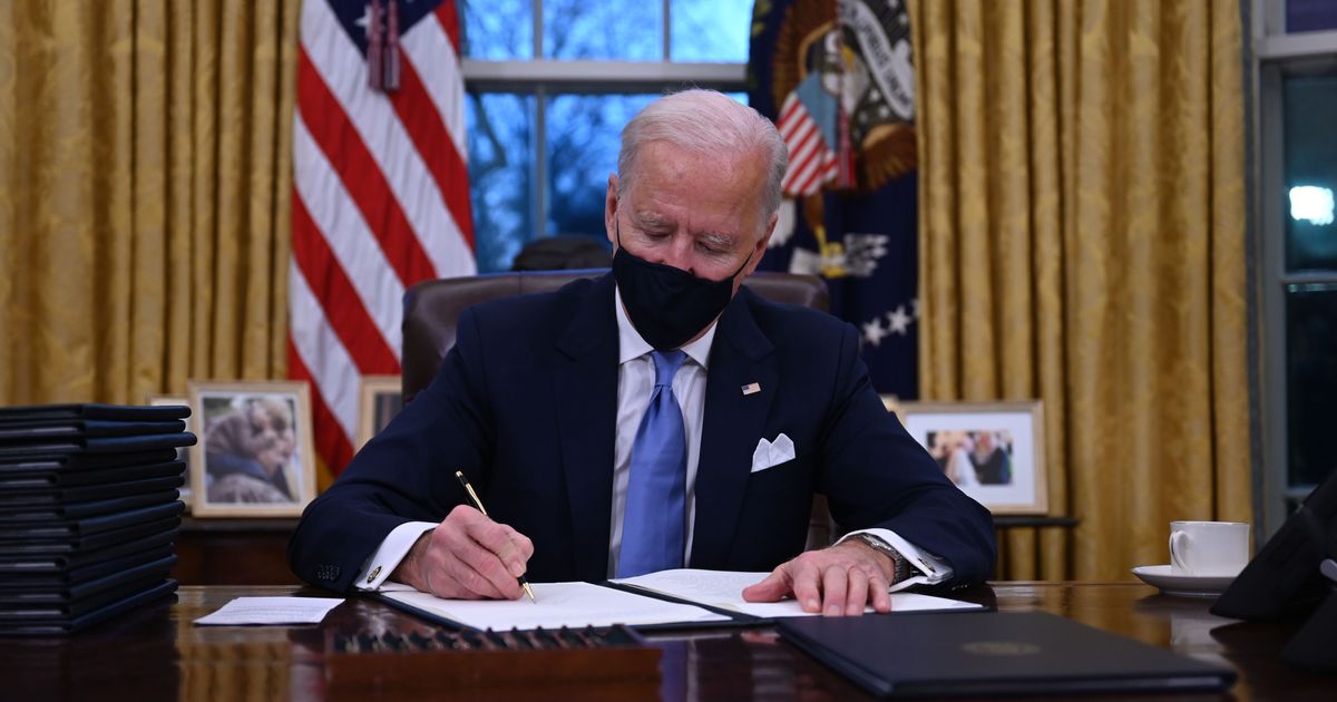 バイデン大統領、パリ協定への復帰に署名。マスクの着用義務化も