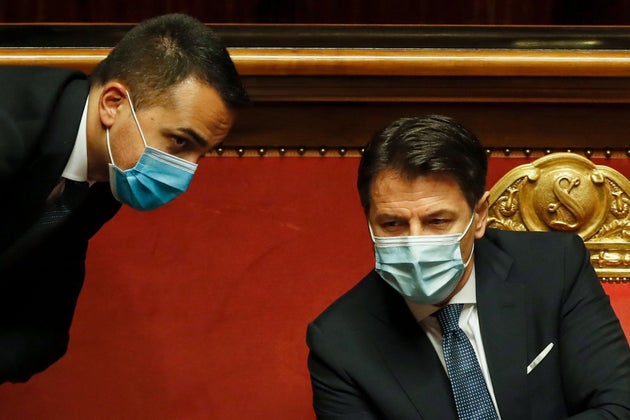 Di Maio: "Renzi aiuta Salvini e Meloni" Di Maio: "Renzi aiuta Salvini e Meloni"