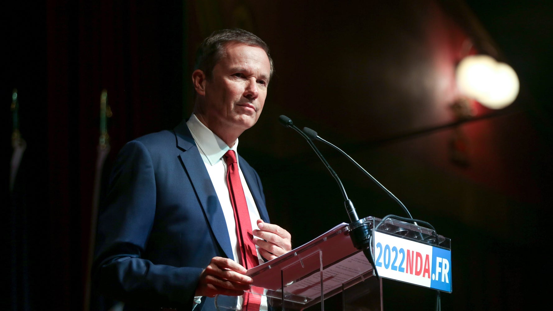 Nicolas Dupont-Aignan, abandonné par les siens, y croit encore