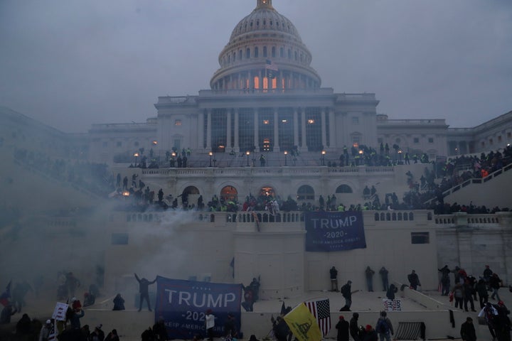 Los seguidores de Trump asaltan el Capitolio.
