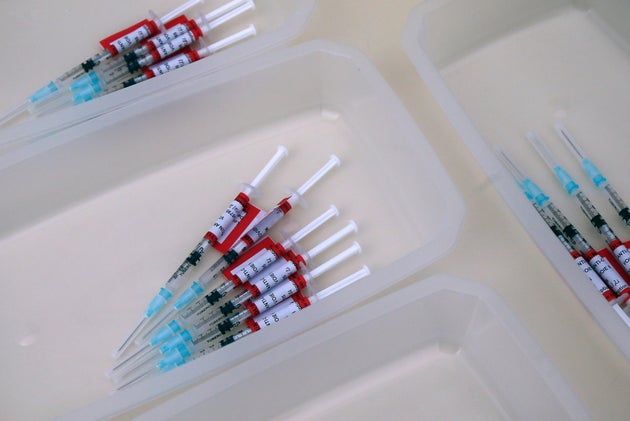 Pfizer: Μειώνει τις παραδόσεις εμβολίων σε ευρωπαϊκές