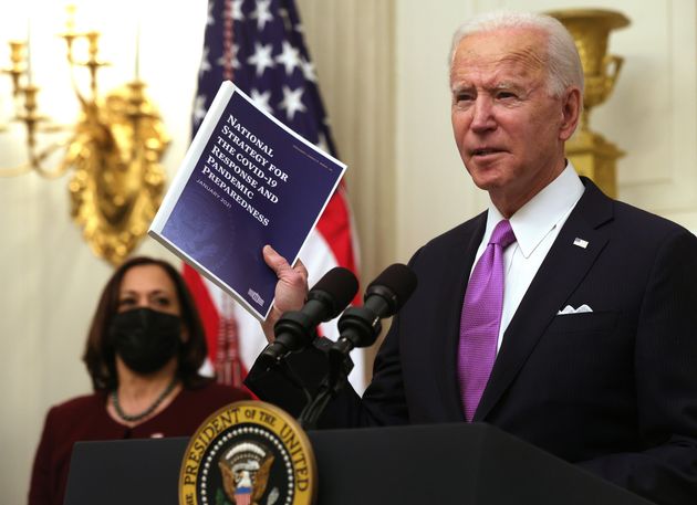 Biden impose la quarantaine a tous les voyageurs qui arrivent par avion (Photo du 21 janvier 2021. Alex Wong/Getty Images)