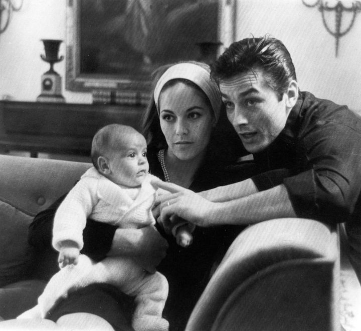 Με των δύο μηνών γιος του, Άντονι, το 1964