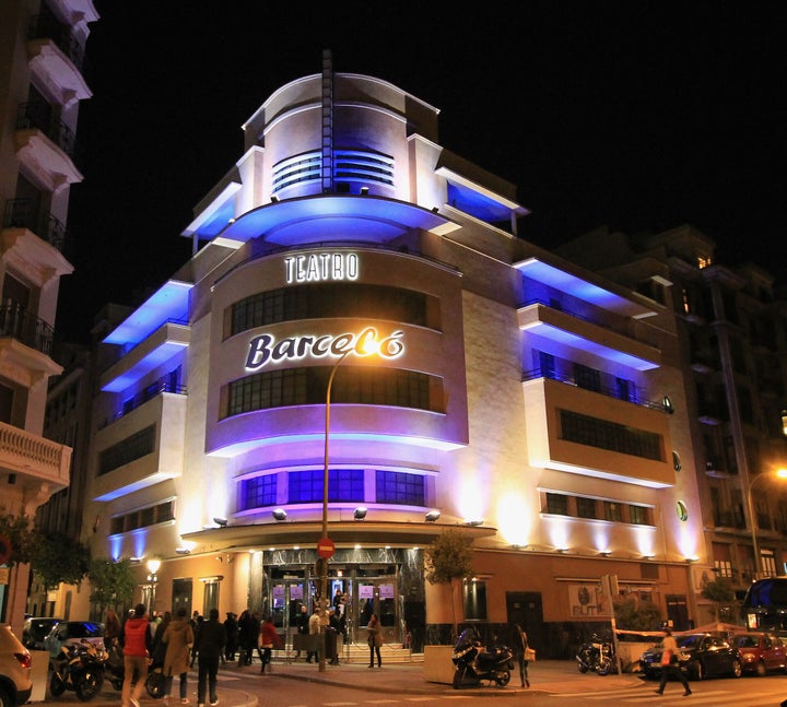 Fachada del Teatro Barceló.