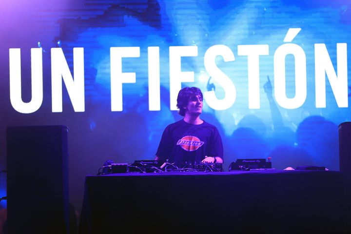 El DJ Jorge Barcenas pincha en la fiesta José Cuervo Day Way, en Madrid en 2019.
