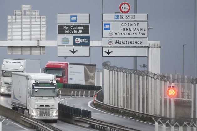 À la frontière entre le Royaume-Uni et la France, les routiers doivent désormais présenter un test négatif au covid-19 aux autorités françaises (image d'illustration prise le 25 décembre dernier). 