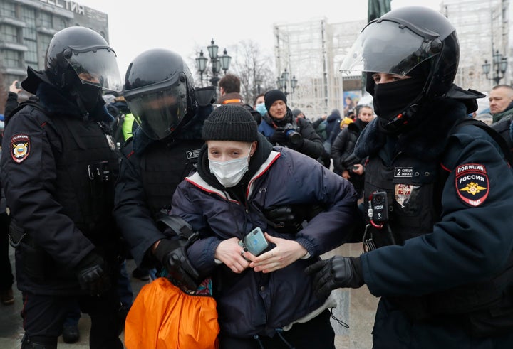 Police are detaining people at rallies across Russia who are protesting in support of Kremlin critic Alexei Navalny, the OVD-