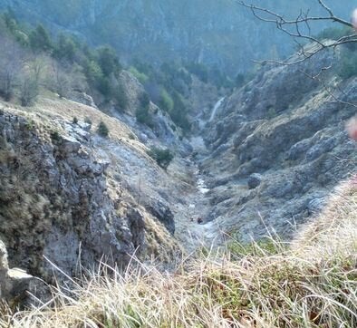 Trovata senza vita in un burrone, il giallo s’infittisce: fermato il fidanzato 19enne Trovata senza vita in un burrone, il giallo s’infittisce: fermato il fidanzato 19enne