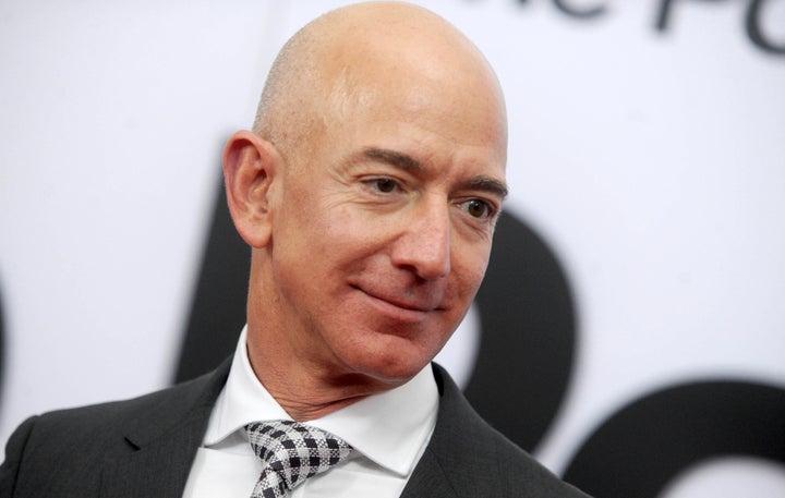 Jeff Bezos, grand patron de Amazon, a été la cible de critiques ces derniers mois concernant les conditions de travail des employés durant la pandémie.