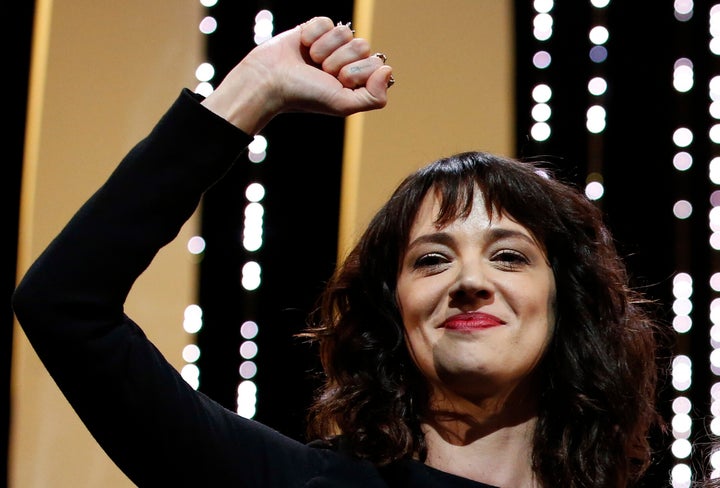 Asia Argento en la ceremonia de clausura del Festival de Cannes de 2018.