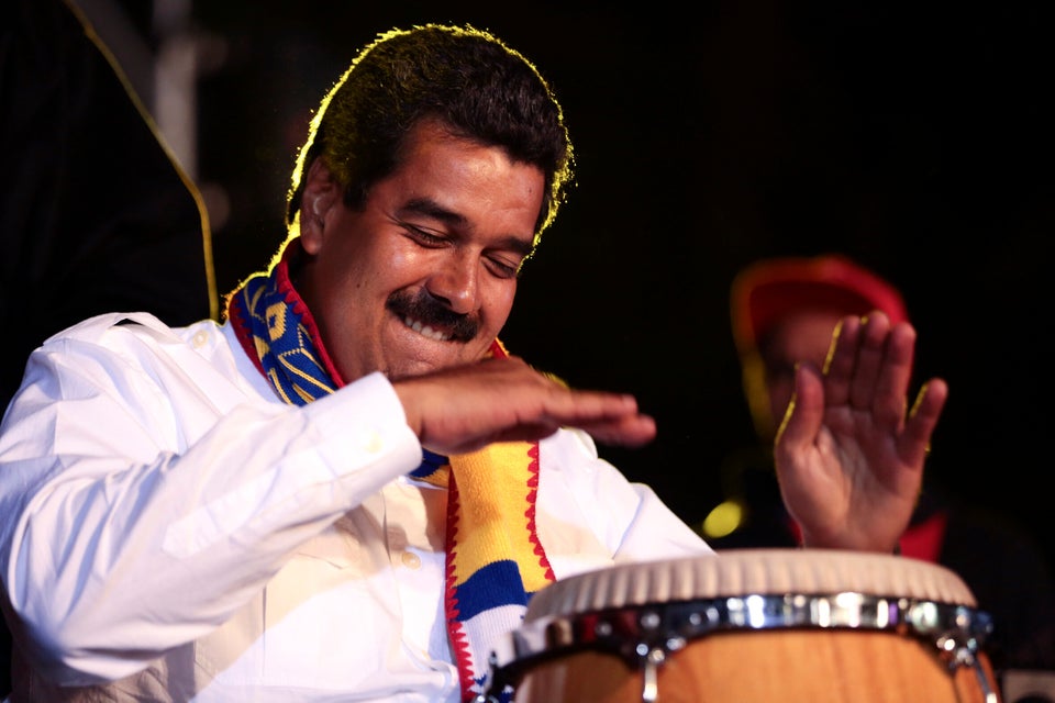Песня maduro. Николас мадуро. Николас мадуро. Песня maduro. Мадуро с вином.