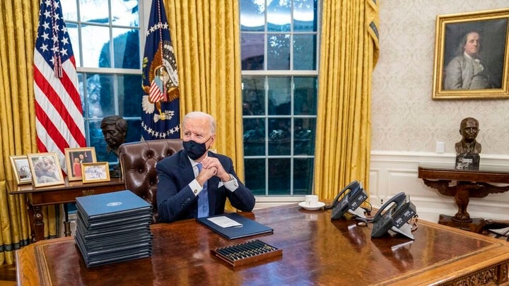 Joe Biden en el despacho Oval.