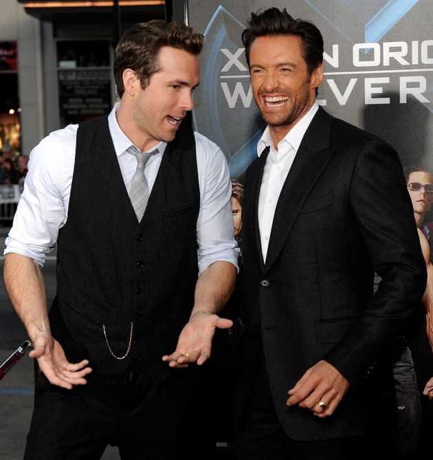 Ryan Reynolds,à gauche et Hugh Jackman arrivant à la première de 