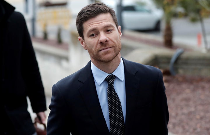 El exjugador de fútbol Xabi Alonso acude a la Audiencia Provincial de Madrid.