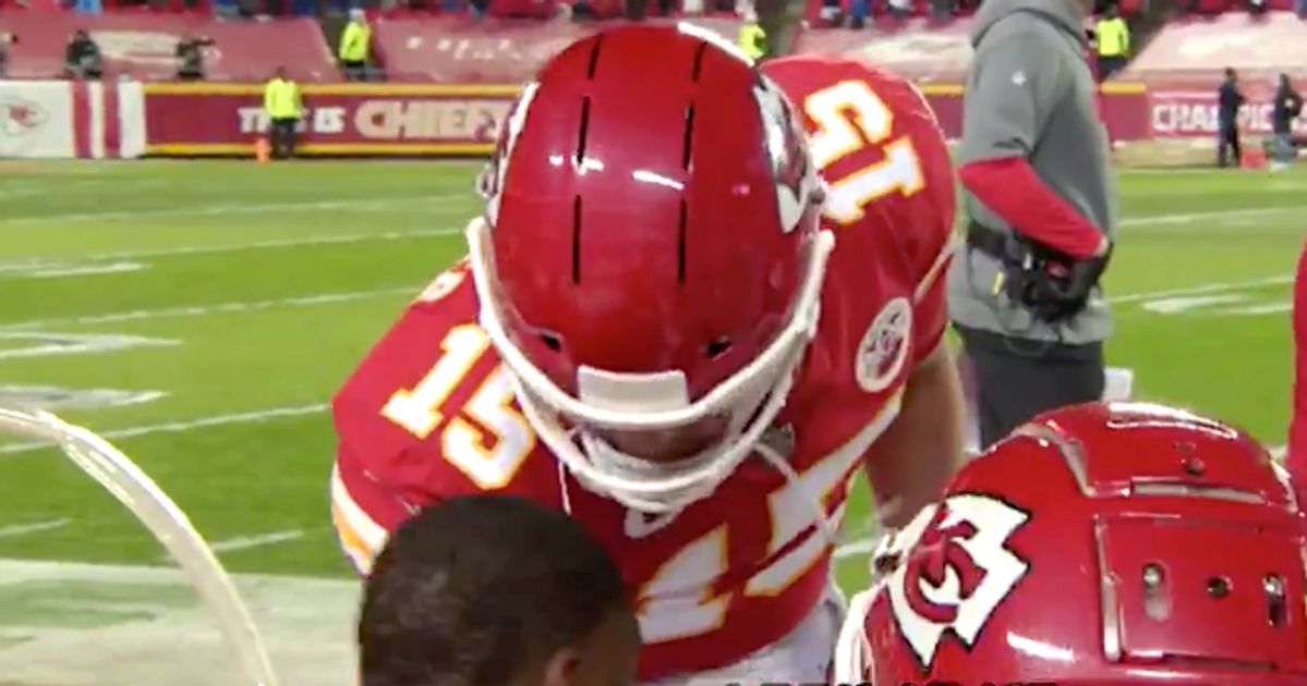 Patrick Mahomes, Travis Kelce give Joe Biden with No. 46 Chiefs jersey