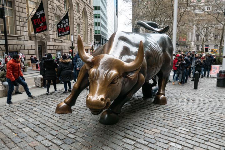 アメリカ・ニューヨークの雄牛像。金融業界や株式市場の象徴としてもみられる