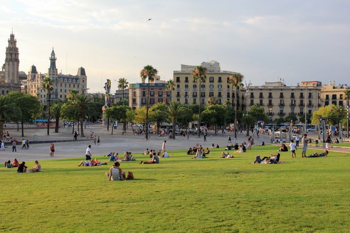 スペイン・バルセロナの風景。「人新世の『資本論』」では脱成長型の国際都市として生き生きと描かれている