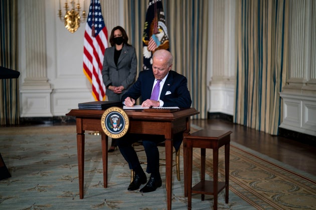 アジア系への新型コロナ差別と闘う大統領令に バイデン氏が署名 外国嫌悪は許されない ハフポスト
